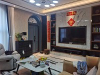 北京路高档小区一品墅 4室 210㎡ 318万 豪华装修品质生活！